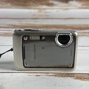 Olympus Stylus 770 SW 7.1MP Digital Camera Silver – Battery Only